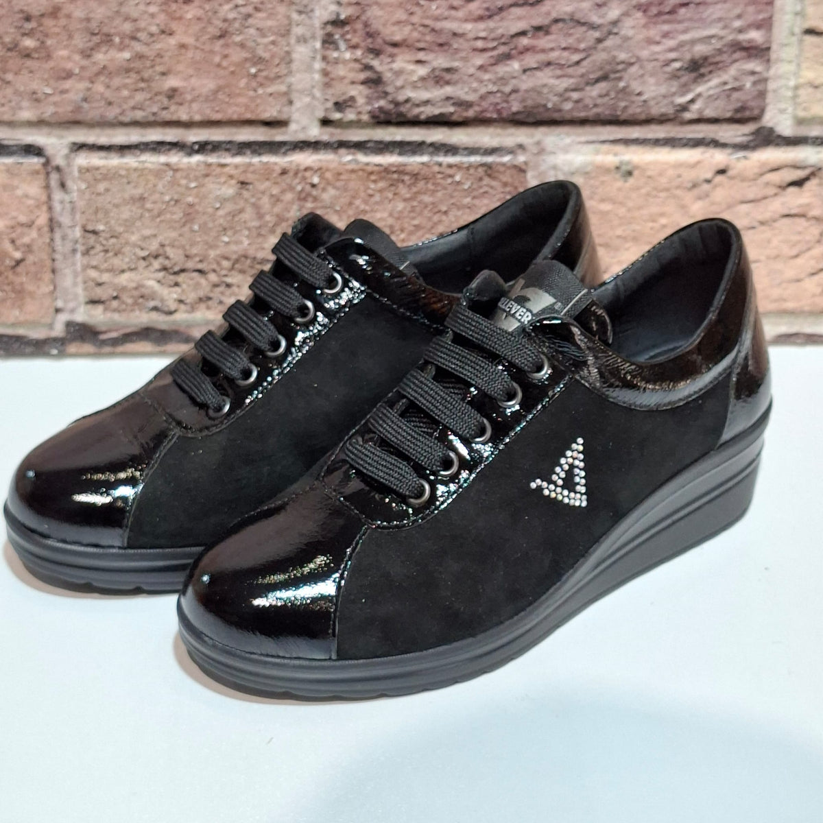 Scarpa donna con lacci VD204F black