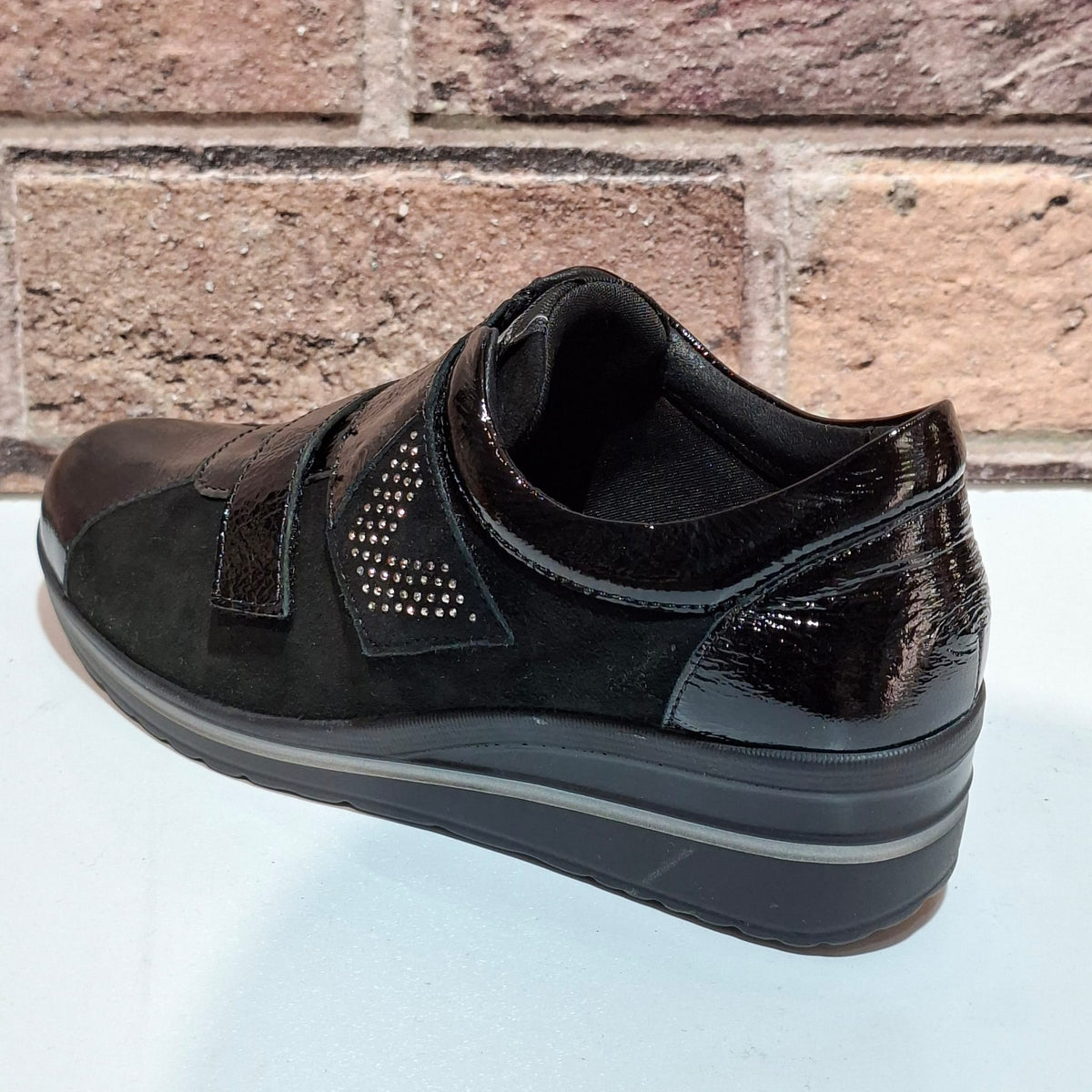 Scarpa donna con lacci VD205F black