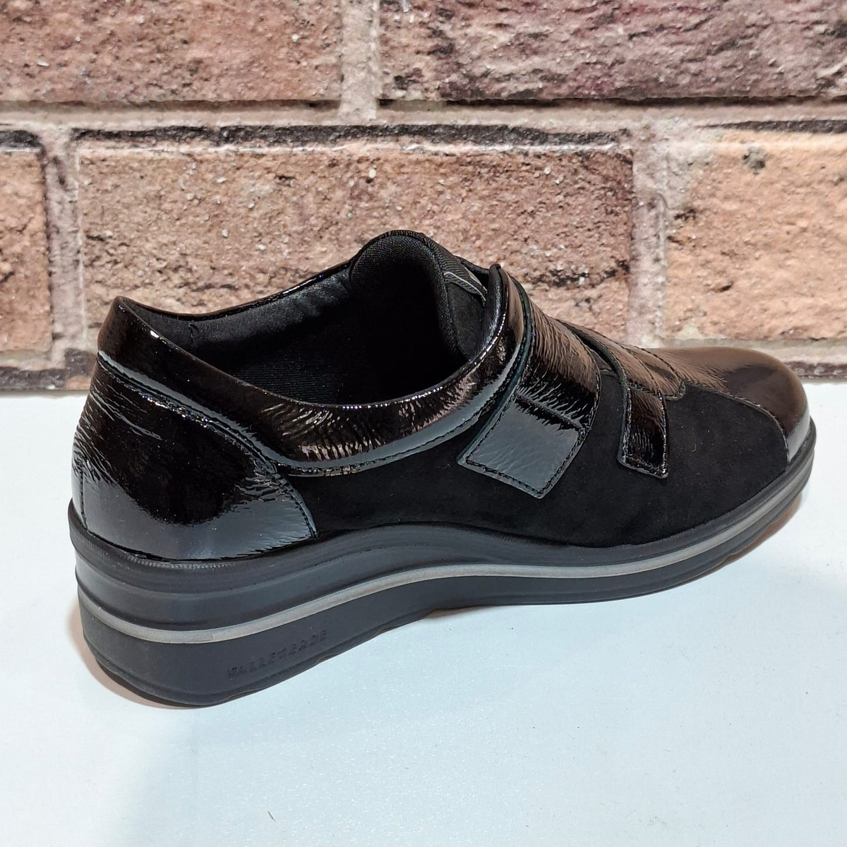 Scarpa donna con lacci VD205F black