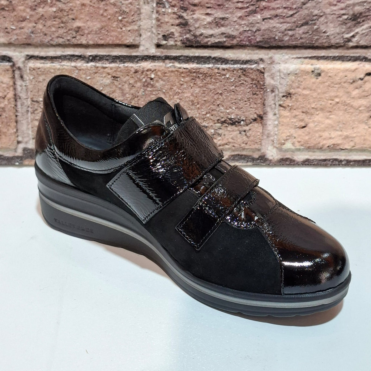 Scarpa donna con lacci VD205F black