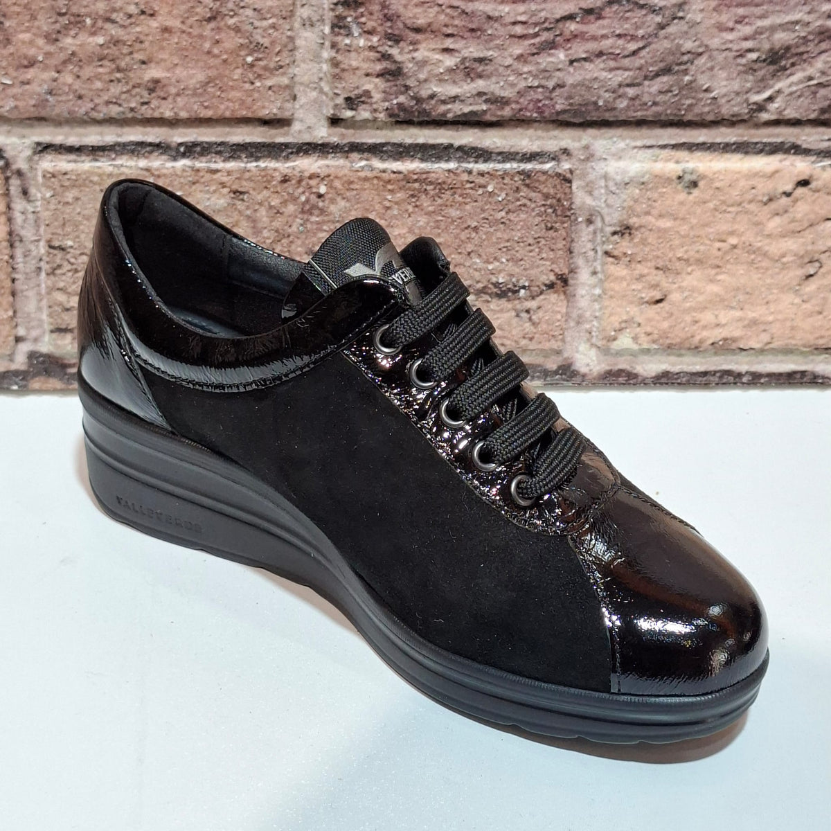 Scarpa donna con lacci VD205F black