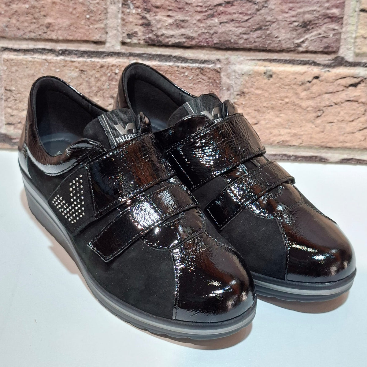 Scarpa donna con lacci VD205F black