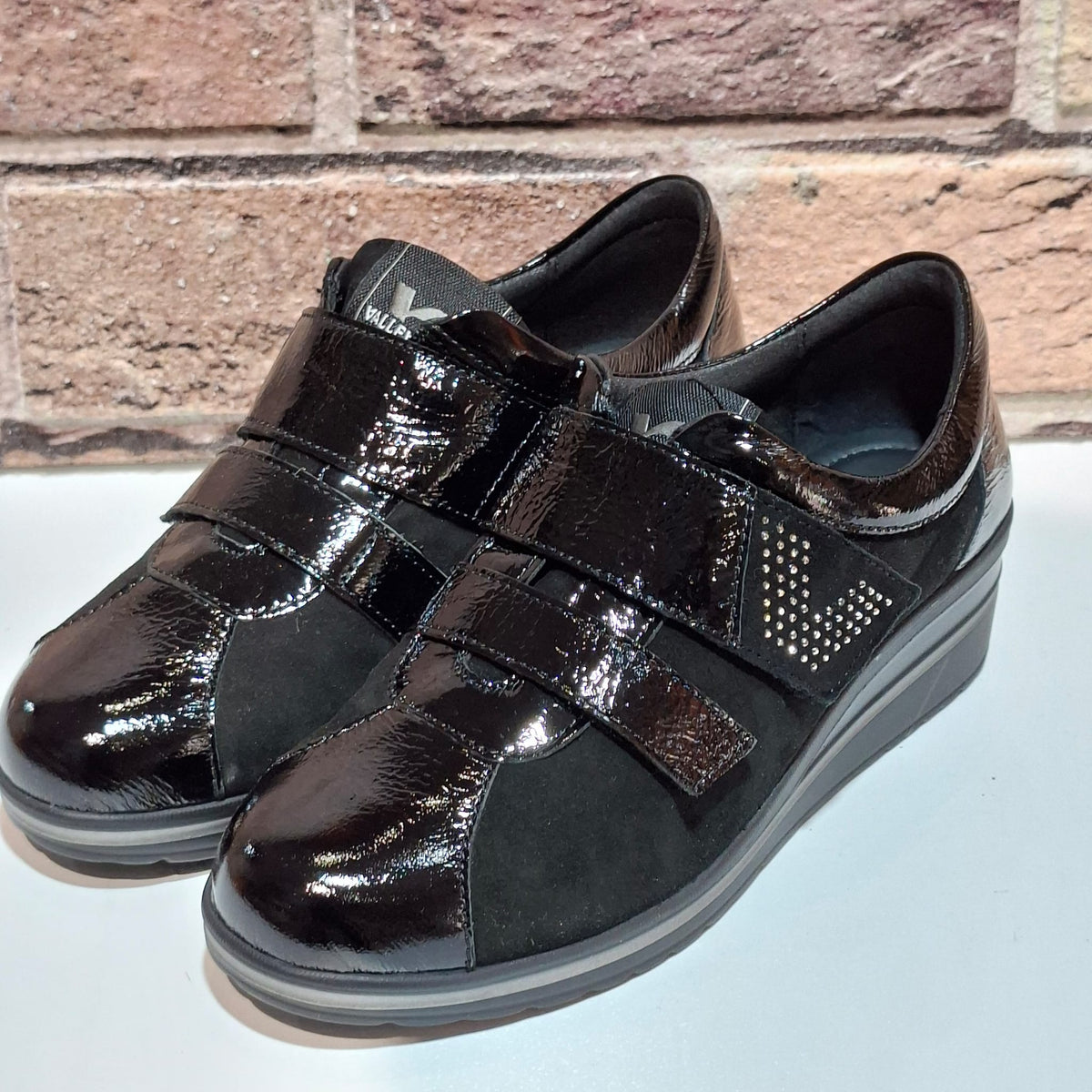 Scarpa donna con lacci VD205F black
