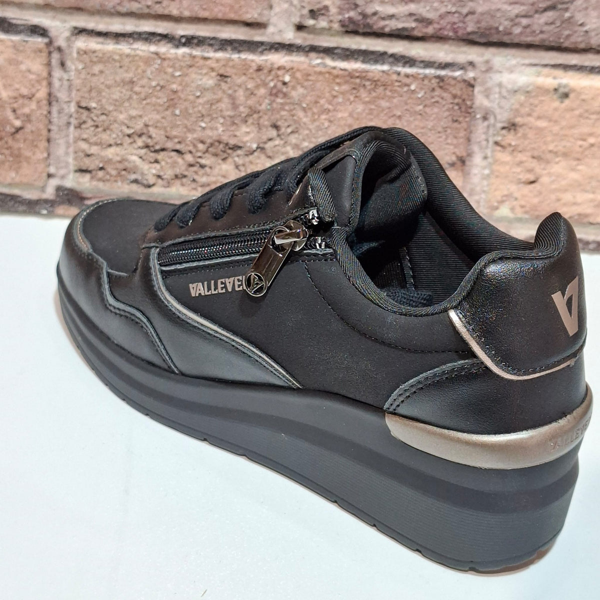 Scarpa donna con lacci VVCA521R nero