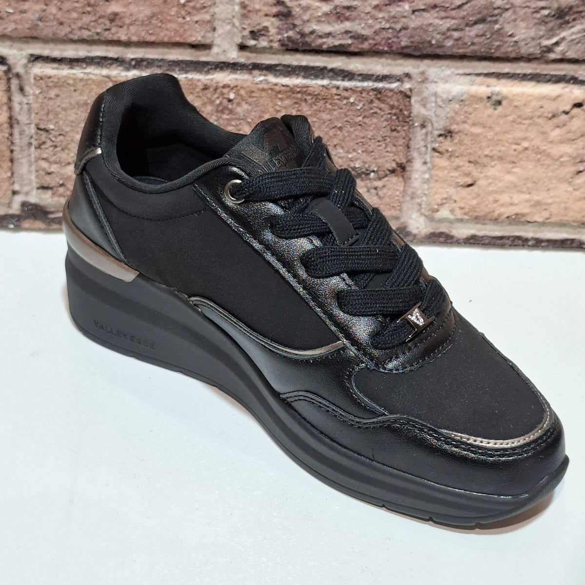 Scarpa donna con lacci VVCA521R nero