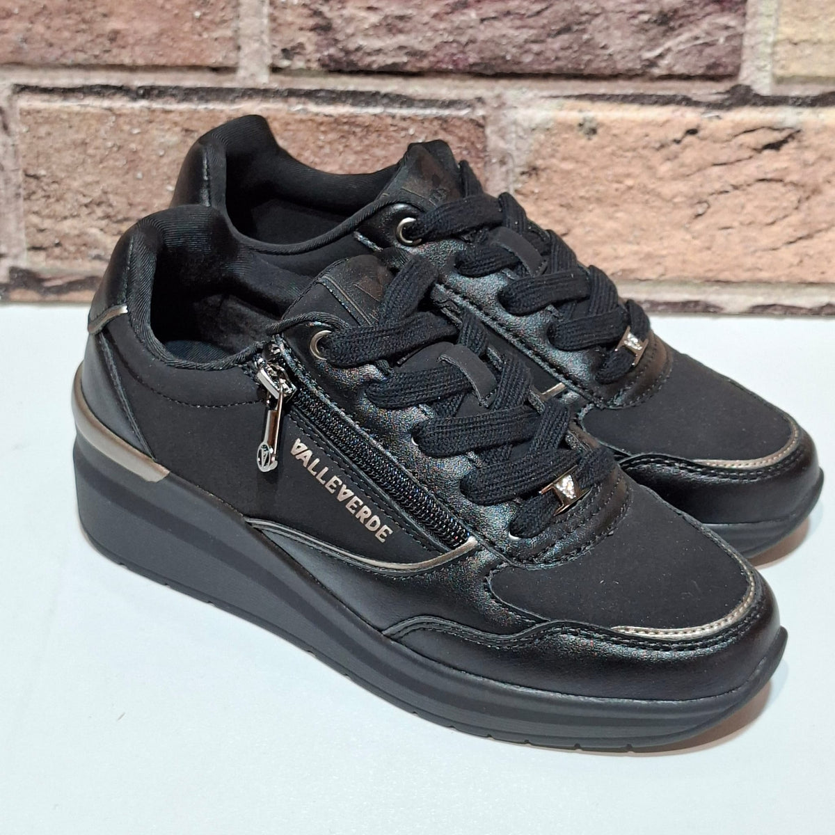Scarpa donna con lacci VVCA521R nero