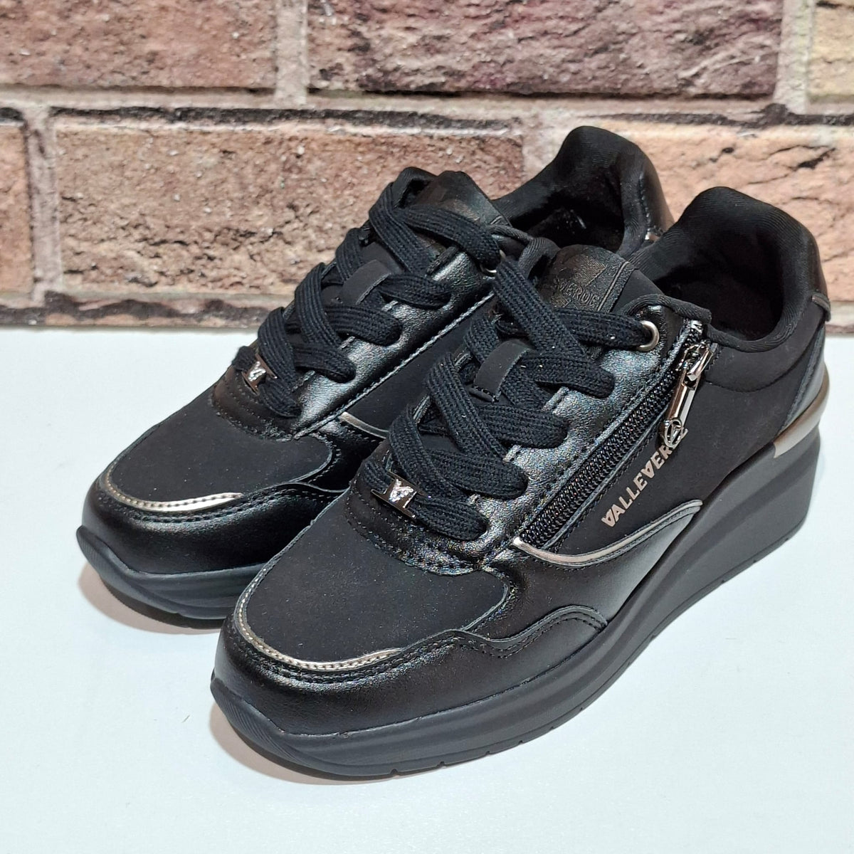 Scarpa donna con lacci VVCA521R nero
