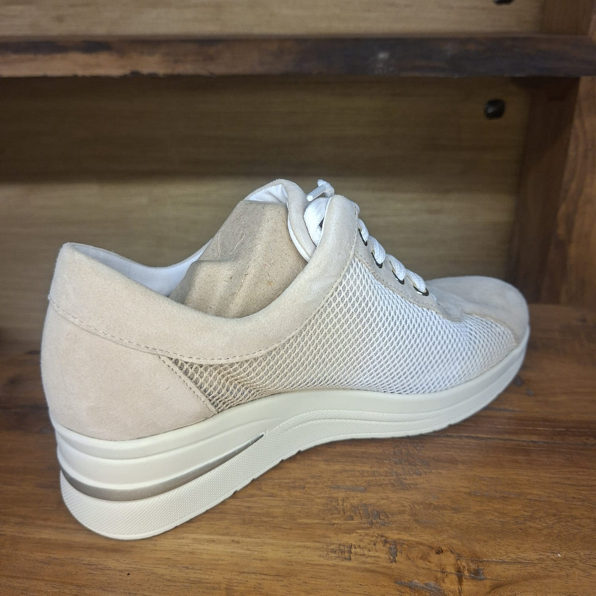 Sacrpa chiusa con lacci CINZIA SOFT IV0923492 ivory