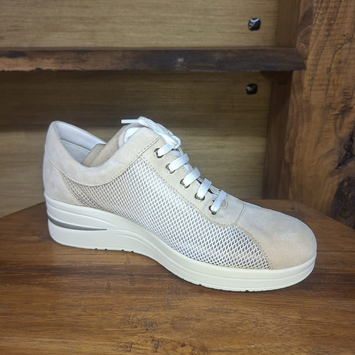 Sacrpa chiusa con lacci CINZIA SOFT IV0923492 ivory