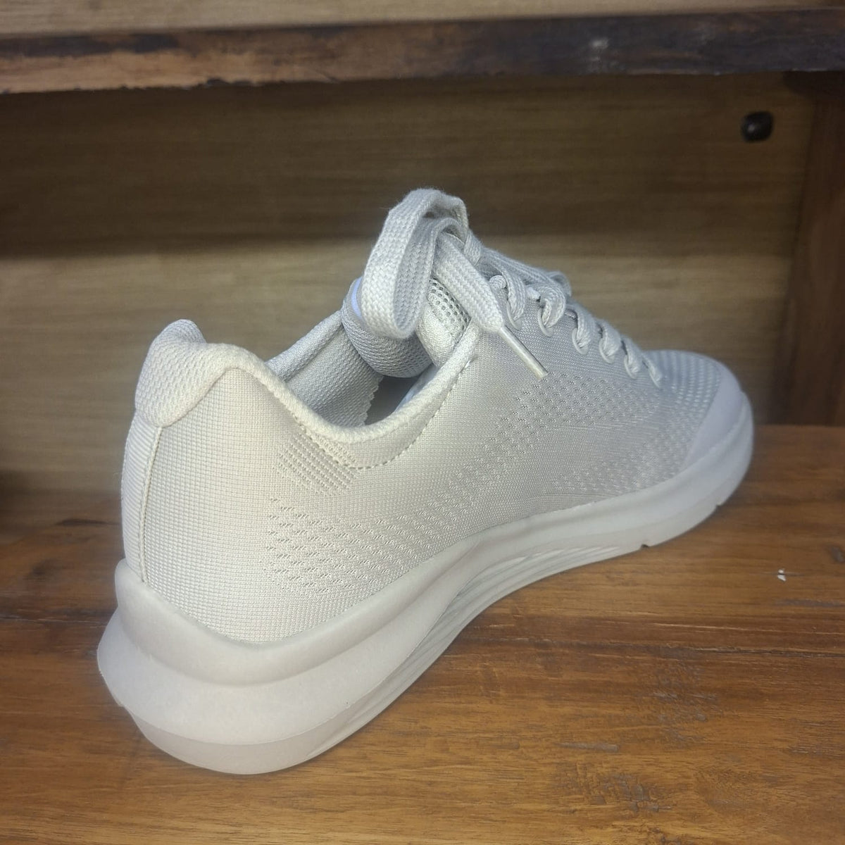 Sneaker XTI beige con lacci