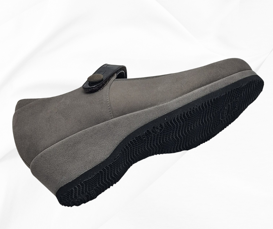 TOMASI elite ISABEL Scarpe Mary Jane in Suede Grigio con Dettagli Lucidi