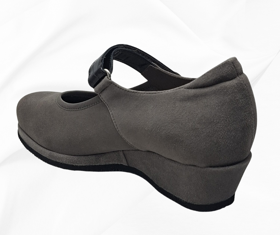TOMASI elite ISABEL Scarpe Mary Jane in Suede Grigio con Dettagli Lucidi