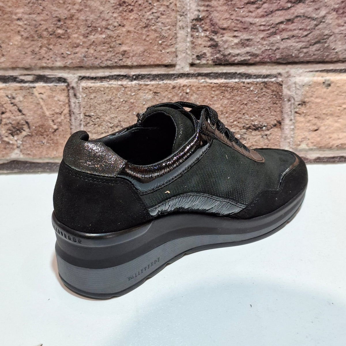 Scarpa donna con lacci VVCA554W nero