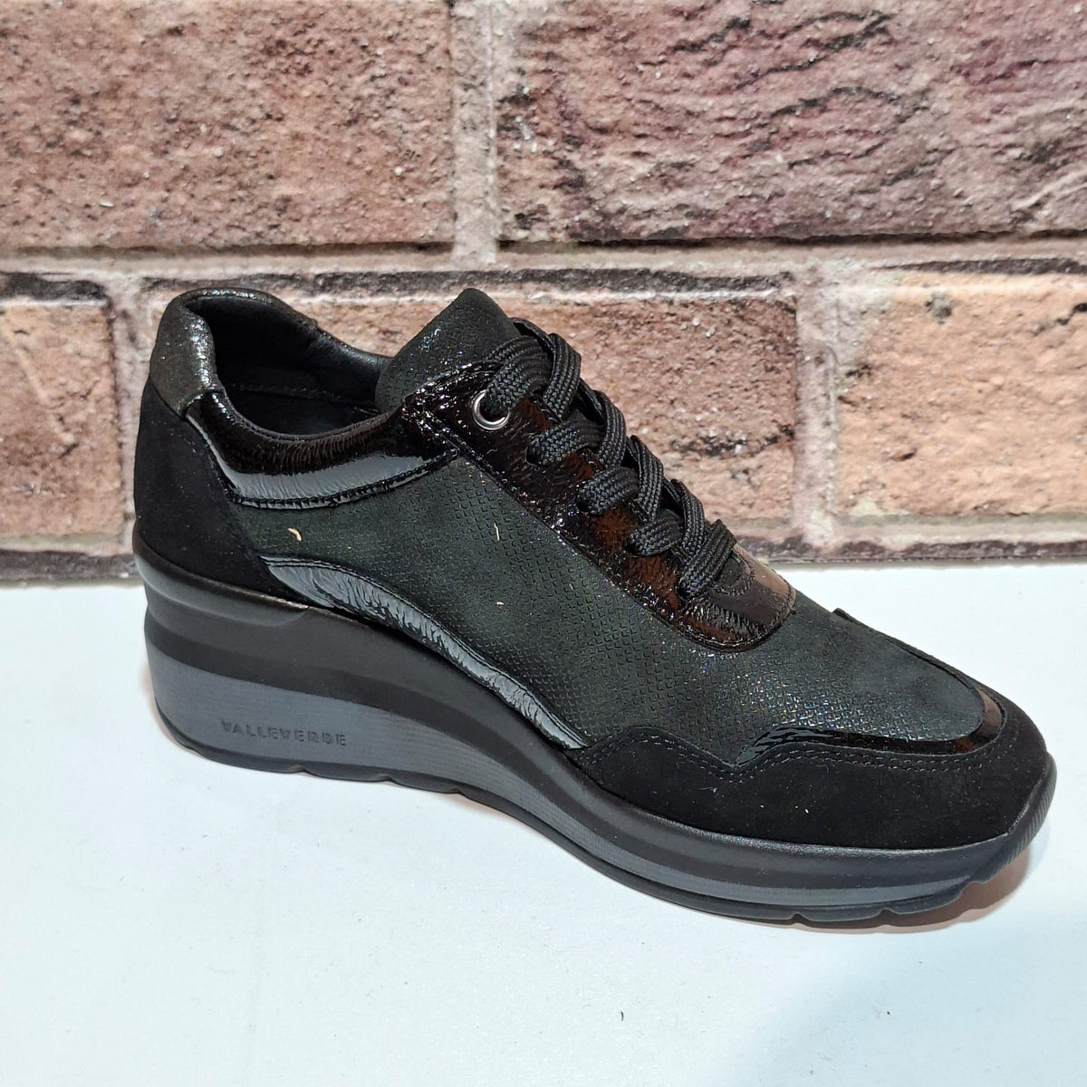 Scarpa donna con lacci VVCA554W nero