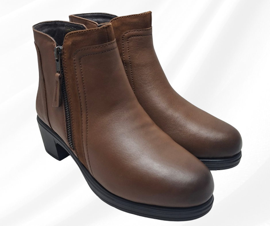 Stivaletto in pelle con doppia lampo e ploantare estraibile. W23767 tan