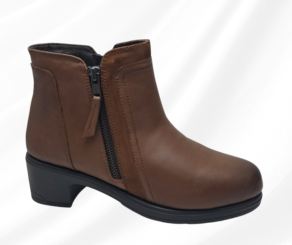 Stivaletto in pelle con doppia lampo e ploantare estraibile. W23767 tan