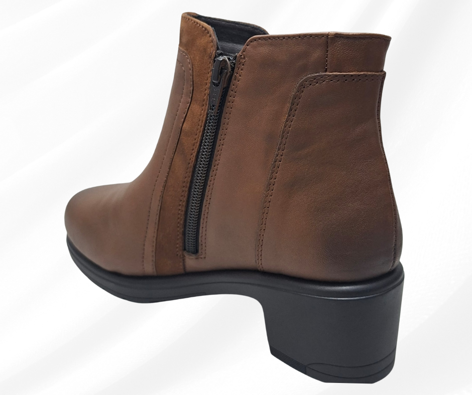 Stivaletto in pelle con doppia lampo e ploantare estraibile. W23767 tan