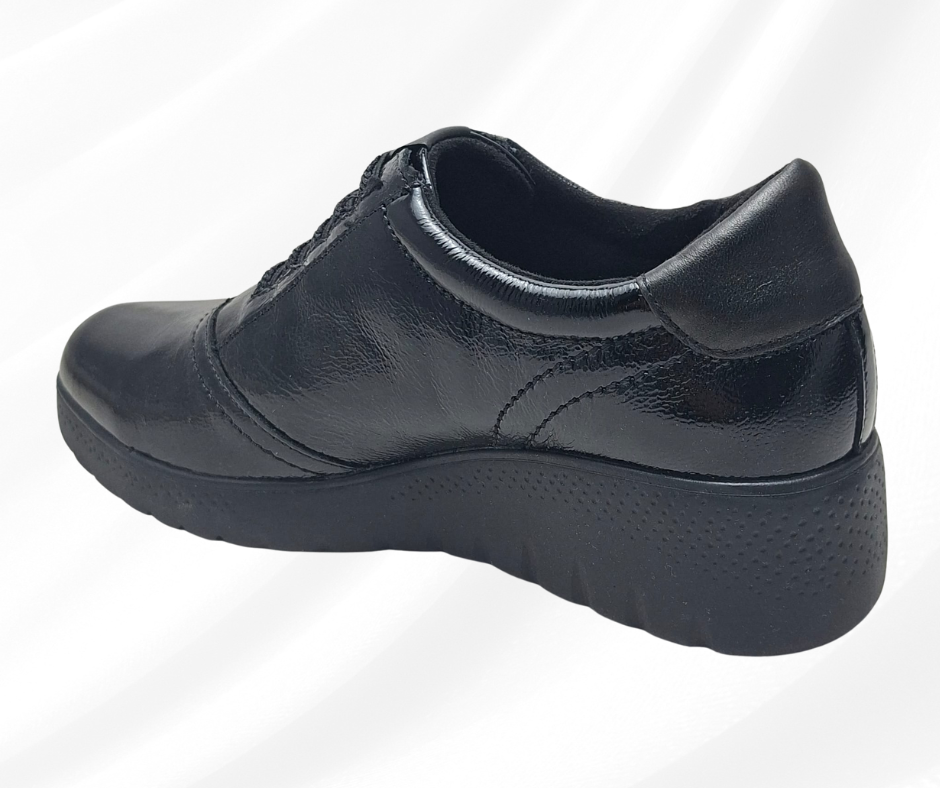 scarpa comoda da infilare in pelle lucida con plantare morbido W23844